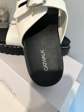 Sandalias plataforma Catwalk blancas y negras