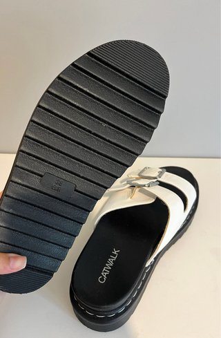 Sandalias plataforma Catwalk blancas y negras