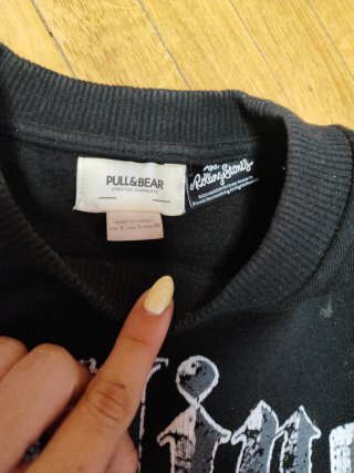 Sudadera Pull and Bear Rolling Stones Negra