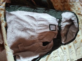 Chaqueta verde con forro de pelo talla: 2/3 años