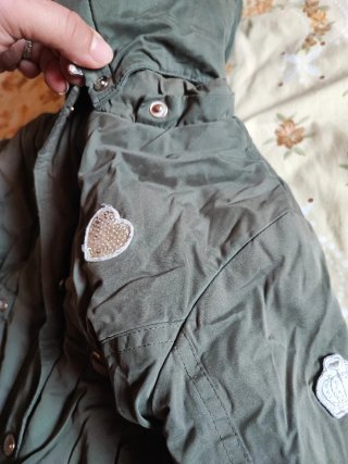 Chaqueta verde con forro de pelo talla: 2/3 años