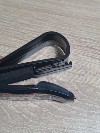 Clip para gafas Audi negro