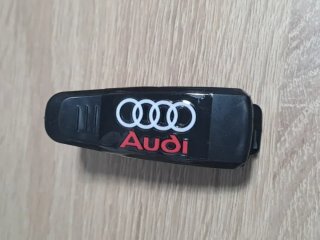 Clip para gafas Audi negro