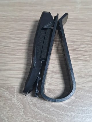 Clip para gafas Audi negro