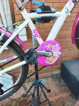 Bicicleta infantil rosa y blanca