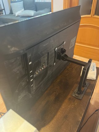 Televisor Samsung 32 Negro con soporte tipo codo