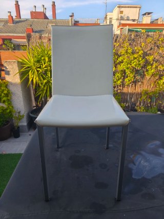 3 Sillas Piel Blancas. Precio por unidad