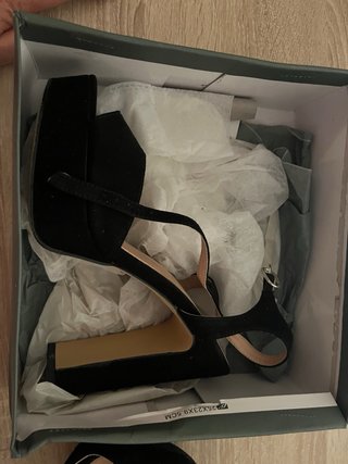 Zapatos de tacón negros para mujer