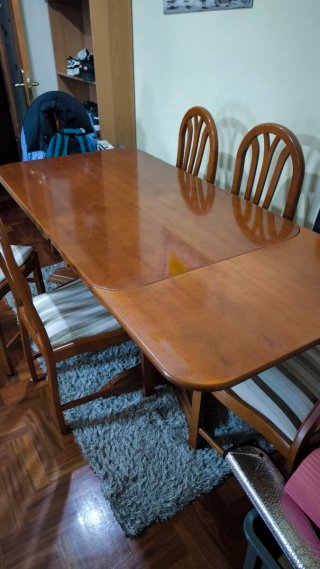 Mesa comedor y 6 sillas de madera