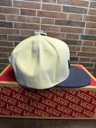Cappellino Vans visiera dritta beige e blu