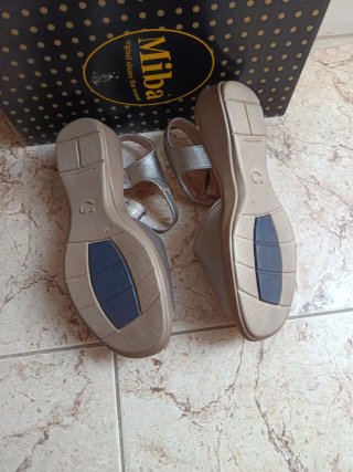 Sandalias Miba doradas y rosas