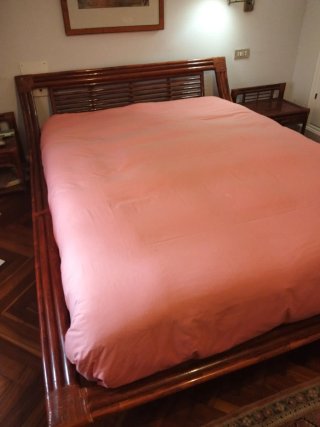 Cama y mesillas Roche Bobois