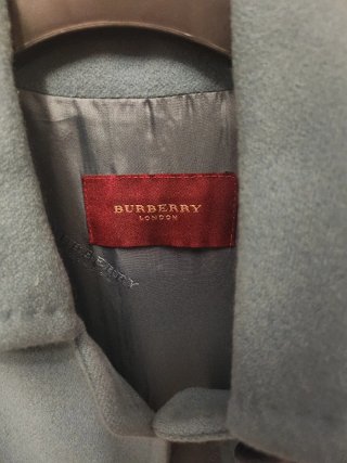 Abrigo Burberry Azul pálido.