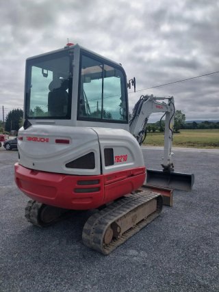 Takeuchi TB230 - 2017 - 3 cazos