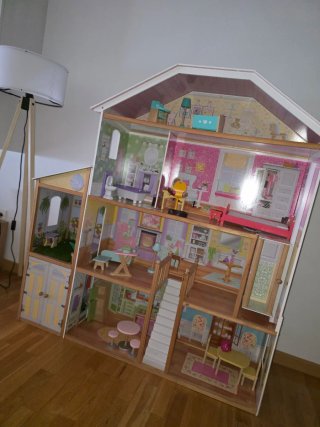 Casa de muñecas de madera VENTA EN PERSONA