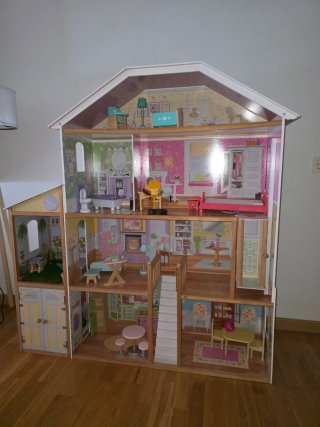 Casa de muñecas de madera VENTA EN PERSONA