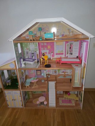 Casa de muñecas de madera VENTA EN PERSONA