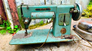 Máquina de coser Alfa antigua