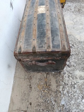 Baúl antiguo de madera Fuencemillan