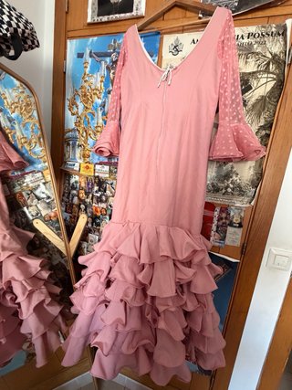 Traje de flamenca rosa volantes