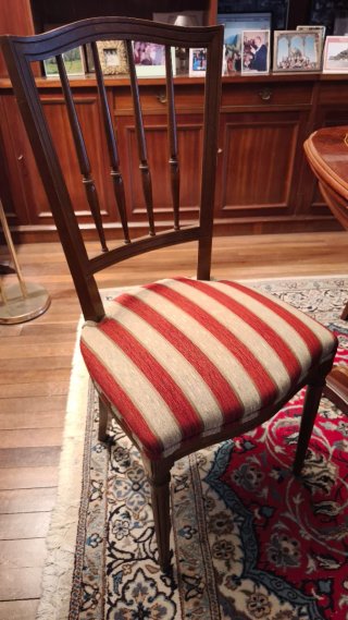 4 Sillas de salón tapizadas