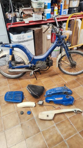 Moped Azul Clásico