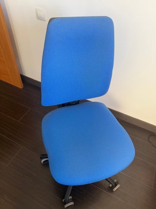 Silla de escritorio azul y negra