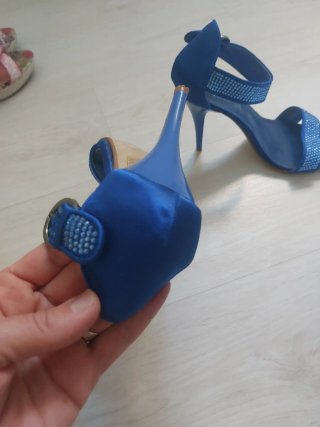 Zapatos de fiesta MARYPAZ azules con pedrería