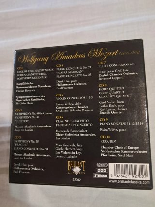 Caja 10 CDs de música   Mozart Essential.Sin usar