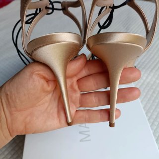 Manolo Blahnik Sandalias Doradas Tacón