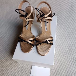 Manolo Blahnik Sandalias Doradas Tacón