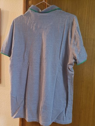 Polo Massimo Dutti gris con detalles verde