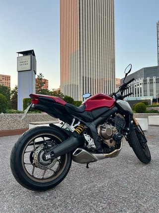 Honda CB650R 2019 - 18.500 km