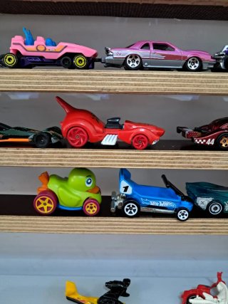 Coches Hot Wheels + Expositor Artesanal