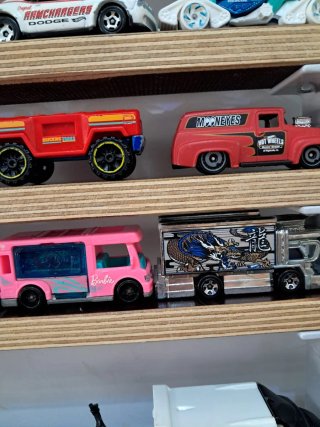 Coches Hot Wheels + Expositor Artesanal