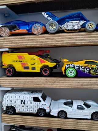 Coches Hot Wheels + Expositor Artesanal
