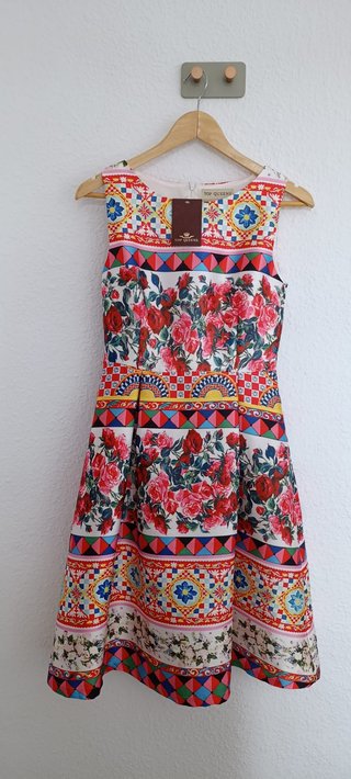 Vestido midi estampado de colores vivos y muy orig