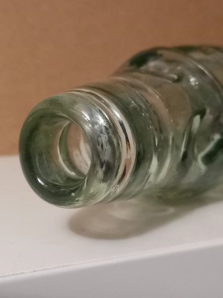 Botella antigua gaseosa bola Batty