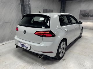 Volkswagen Golf GTI Performance 2.0 TSI 180kW(245C