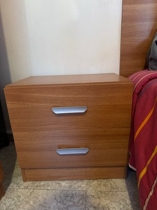 Mesita de noche de madera