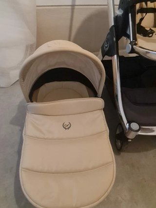 Carro de bebé y silla de coche con isofix
