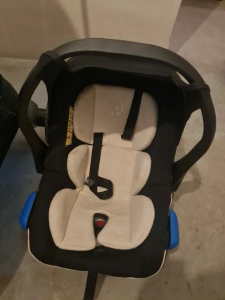 Carro de bebé y silla de coche con isofix