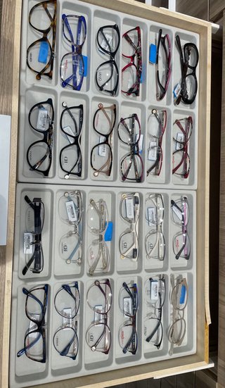 Monturas de gafas variadas