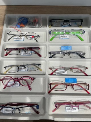 Monturas de gafas variadas