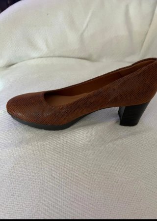 Zapato salón piel tacón