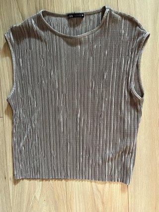 Top Zara Beige Plisado Sin Mangas