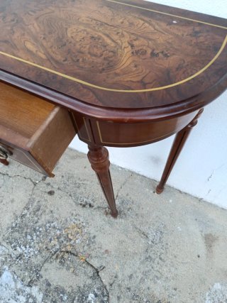 Mesa de entrada antigua madera
