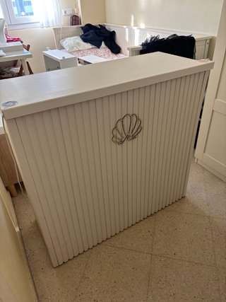 Mostrador blanco con LED