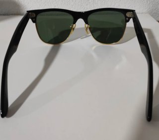 Gafas de sol Ray-Ban negras y doradas