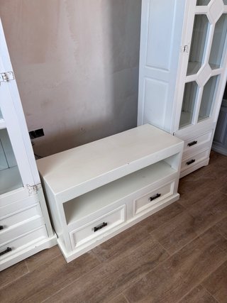 Mueble de salón blanco madera y cristal